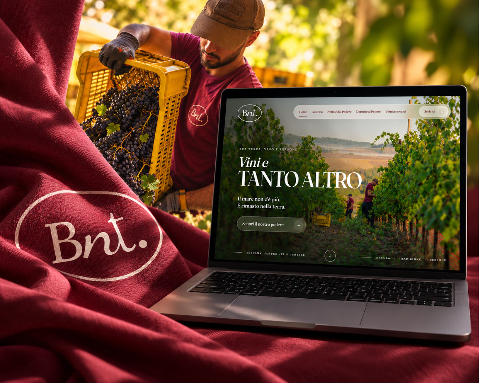 Mockup del sito BNT con la fotografia della vendemmia e il marchio sul tessuto bordeaux
