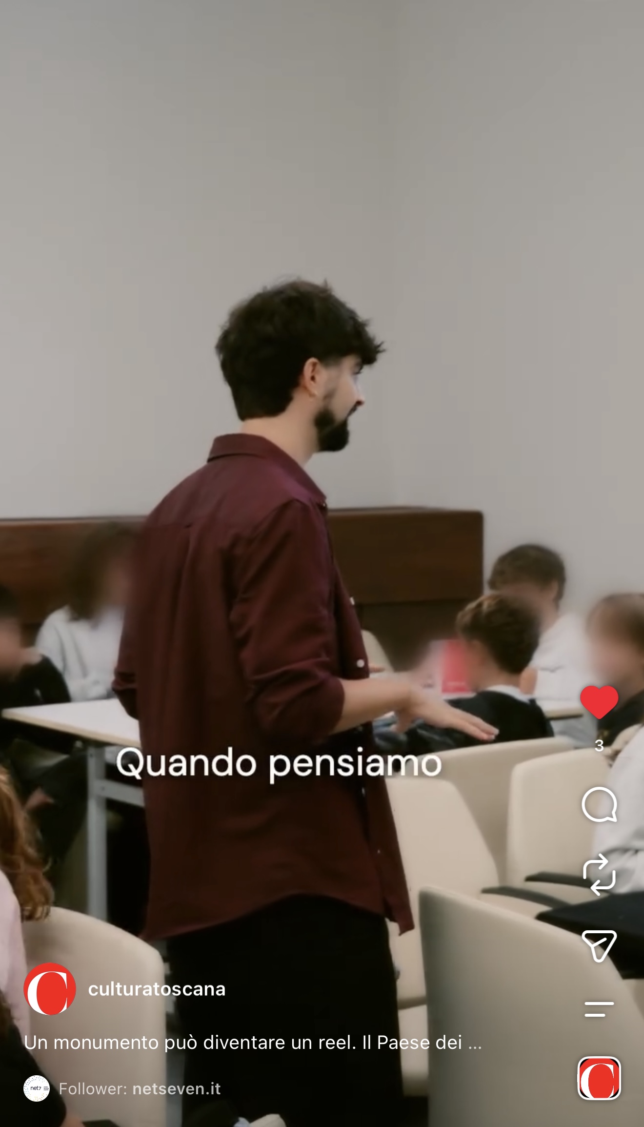 Pietro durante l’incontro con gli studenti in aula, dal reel di Cultura Toscana