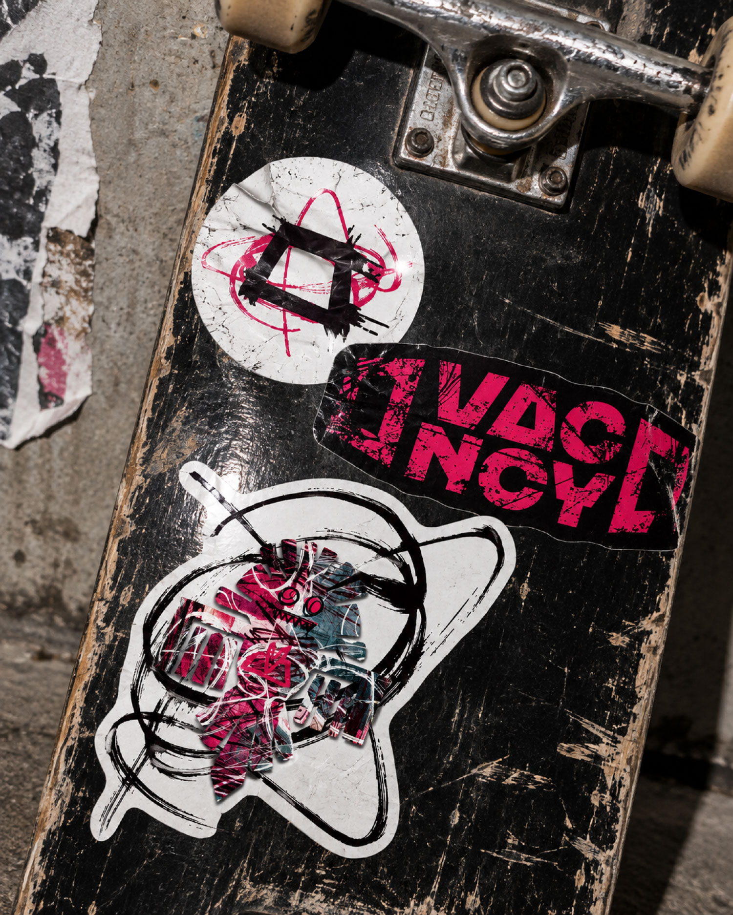 Sticker Vacancy con pittogramma e grafiche del brand