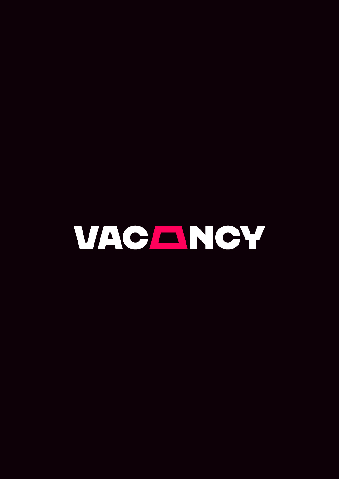 Logo Vacancy ricamato sul fronte di una maglia nera
